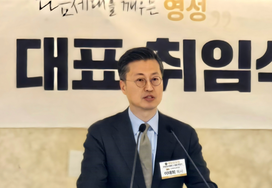 설교하는 이태희목사.jpg